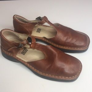 Pikolinos made in Spain shoes sandals close toes